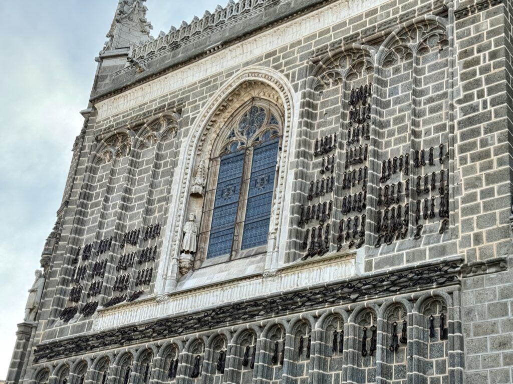 shackles of Christian prisoners on the exterior