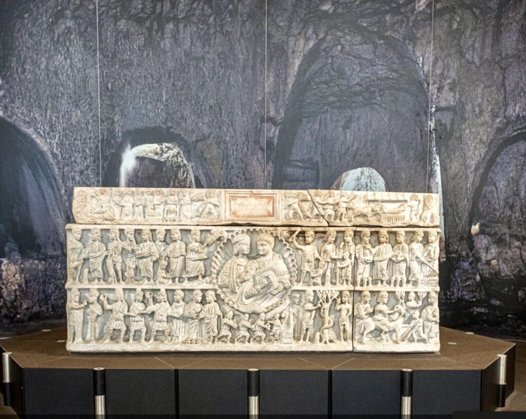 ornate sarcophagus in Or