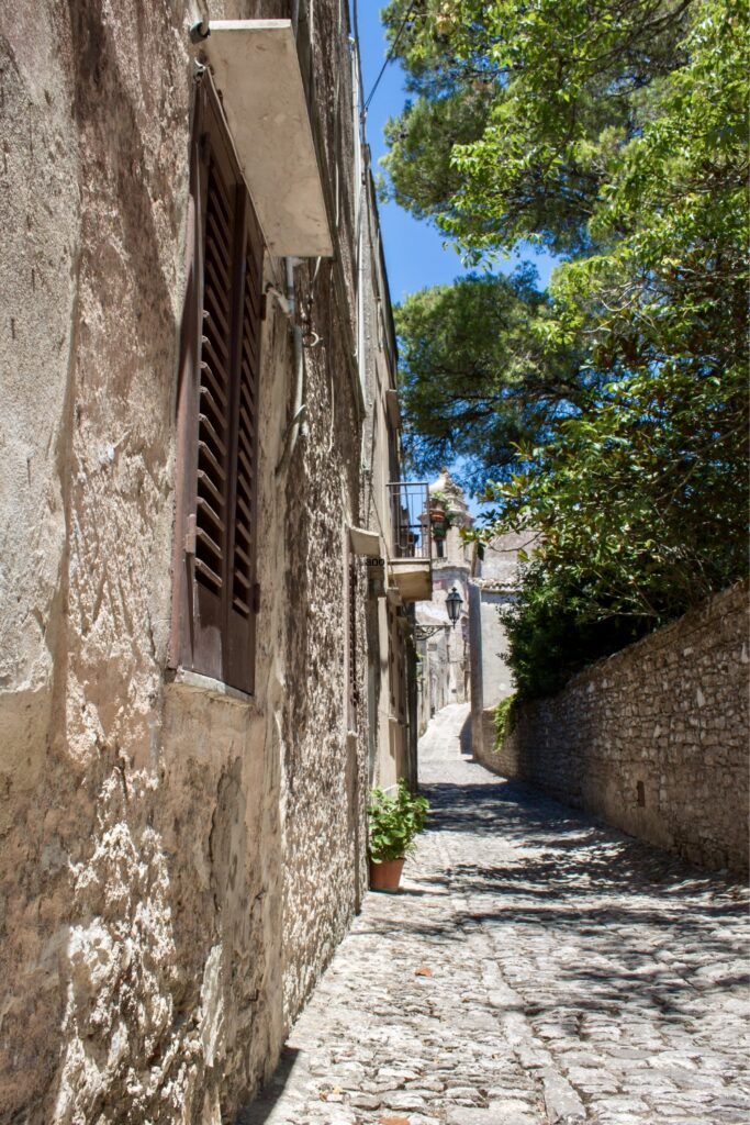 https://beatricevalenzuela.com/blogs/adventure-gazette/erice-and-favignana