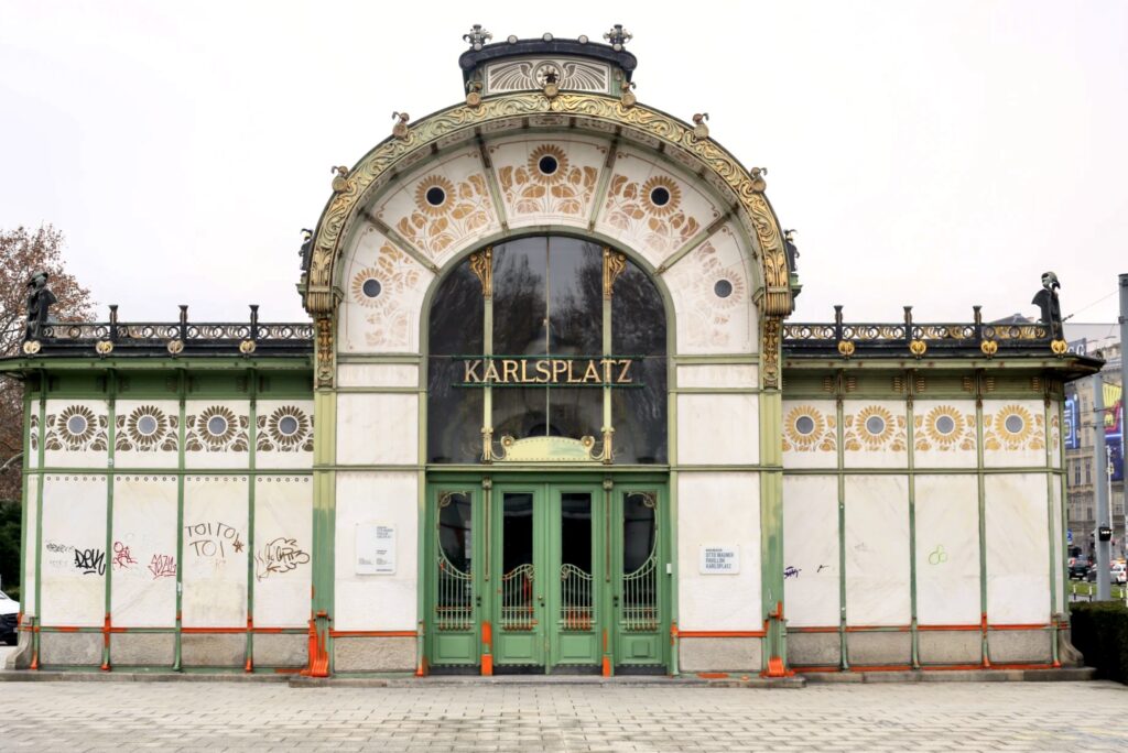 Karlsplatz Station Pavillon