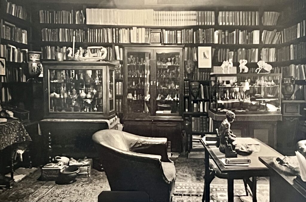 photo of Freud's consultation room