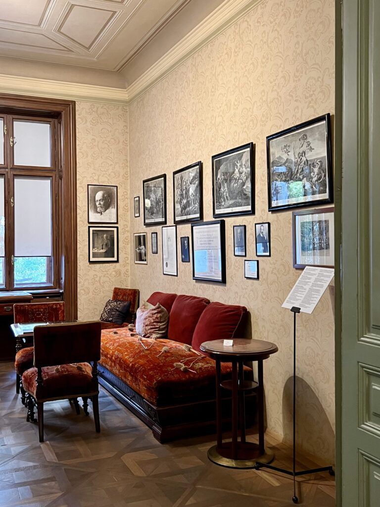 Freud's waiting room