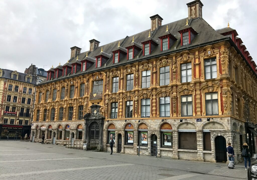 building on the grand place