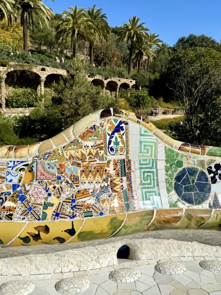 serpentine bench in Park Güell