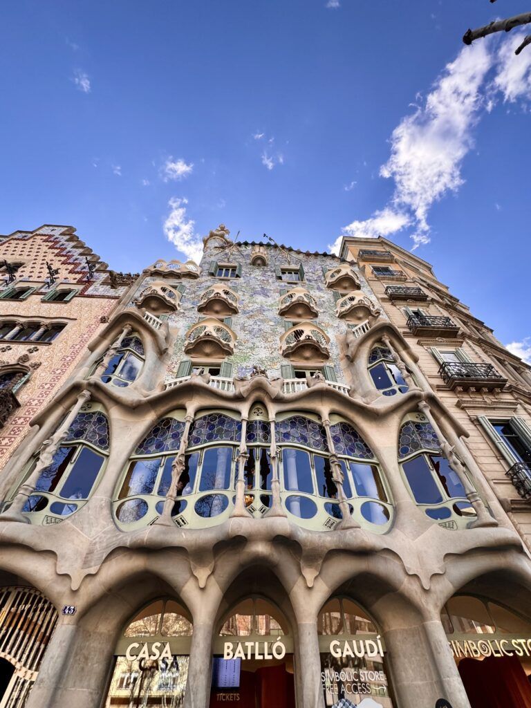 the colorful facade of Casa Batllo