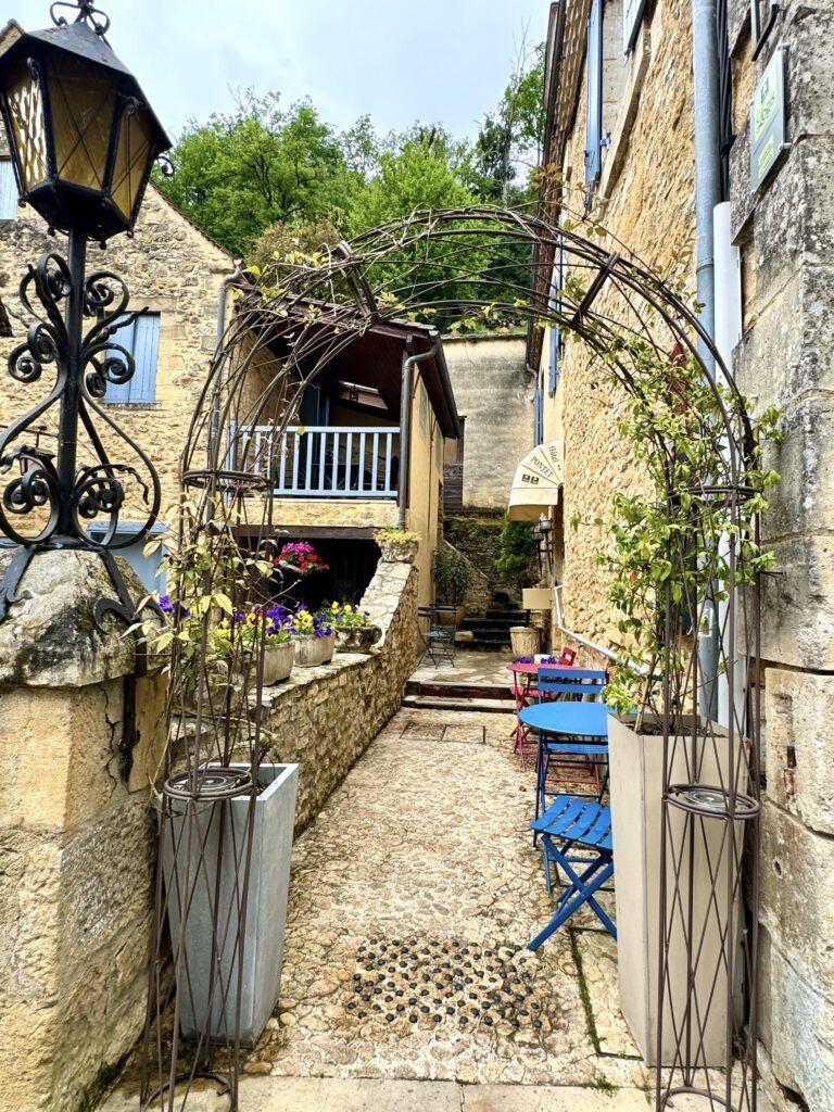 pretty lane in Beynac