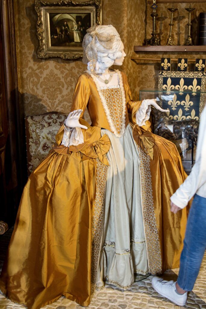 costumed mannequin in the Gisson Museum