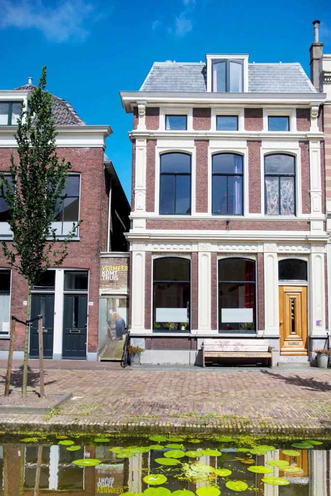 the actual street Vermeer painted as it appears today