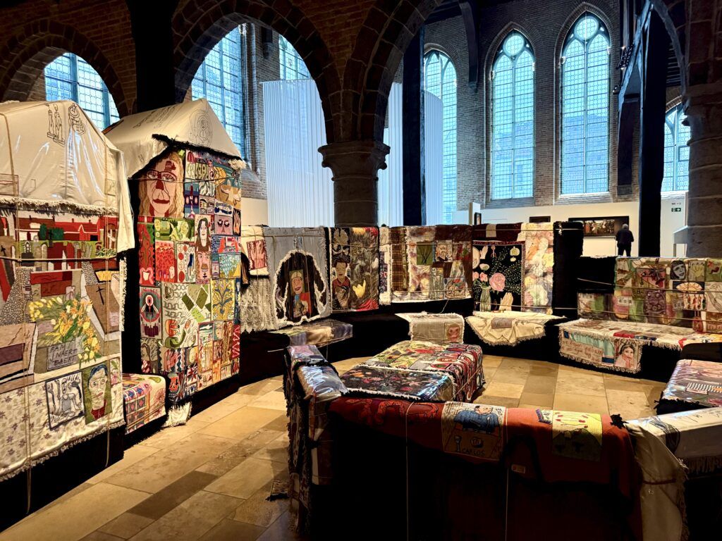 Klaas Rommelaere, The Whisper Sofa -- sit right down