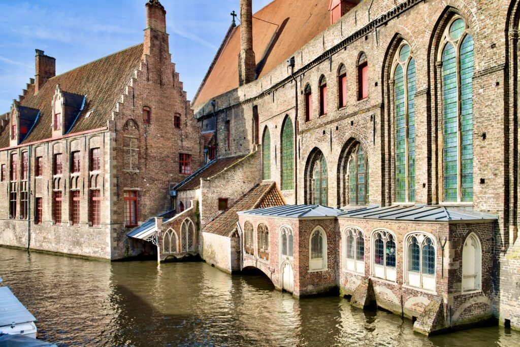 exterior of the Memling Collection as seen from the canal