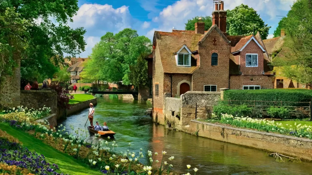 person punting on hte river in Canterbury