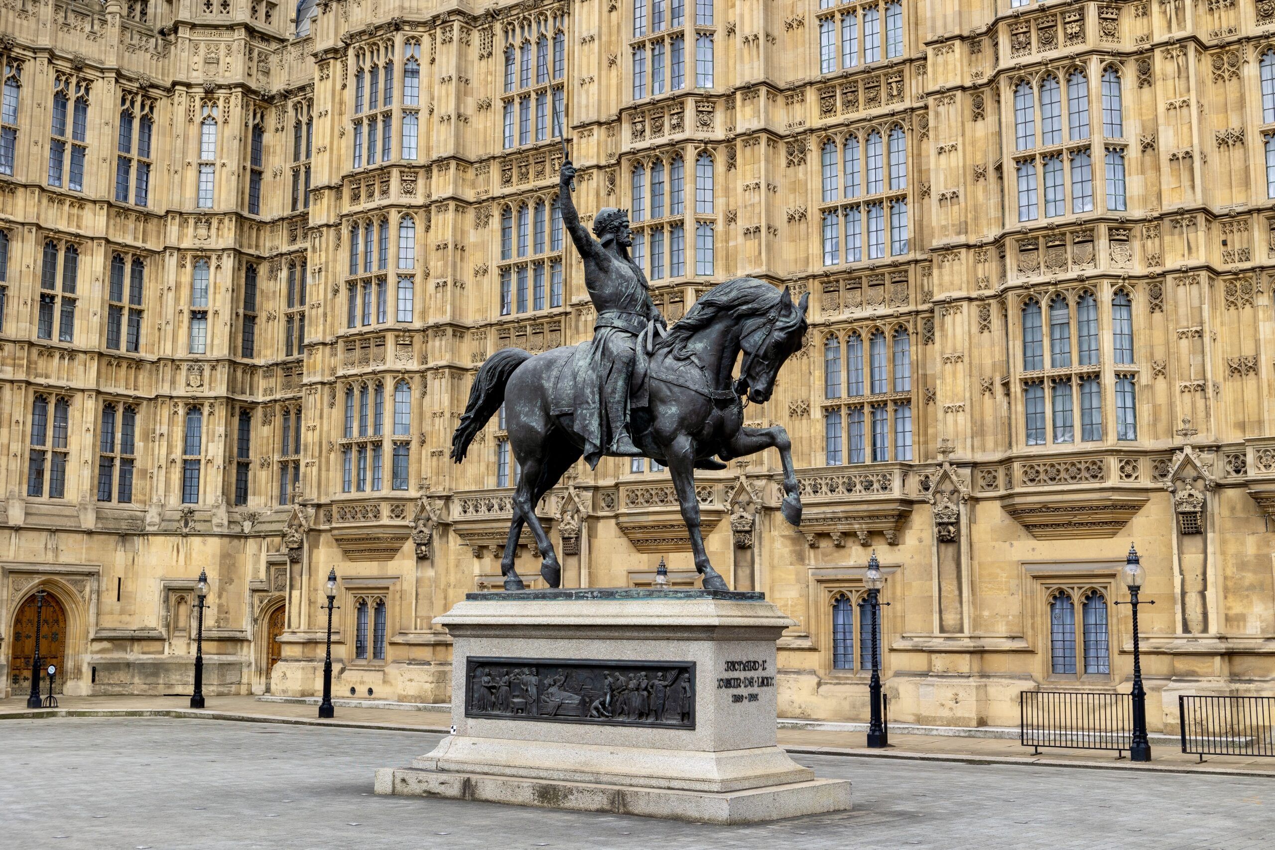 statue of Richard the Lionheart Westminster Abbey
