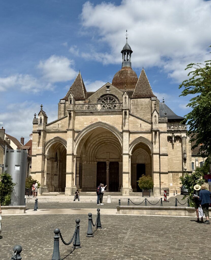 exterior facade of the Basilique Notre-Dame