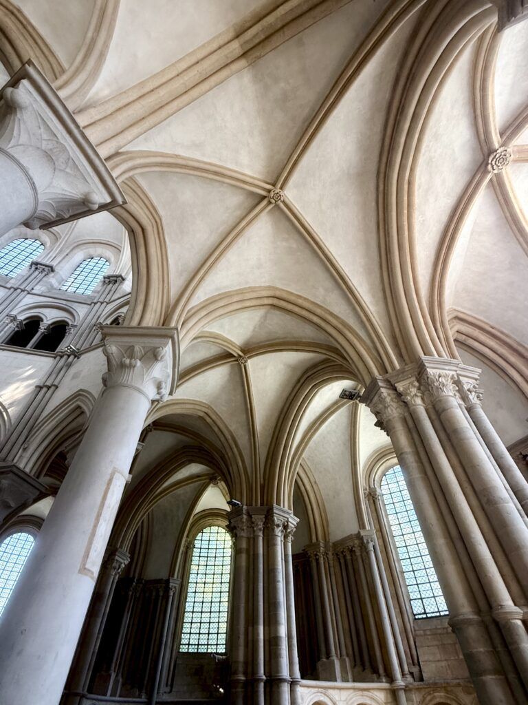 side bay of the ambulatory with its Gothic rib vaulting