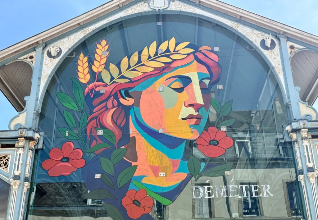 mural on the facade of Les Halles
