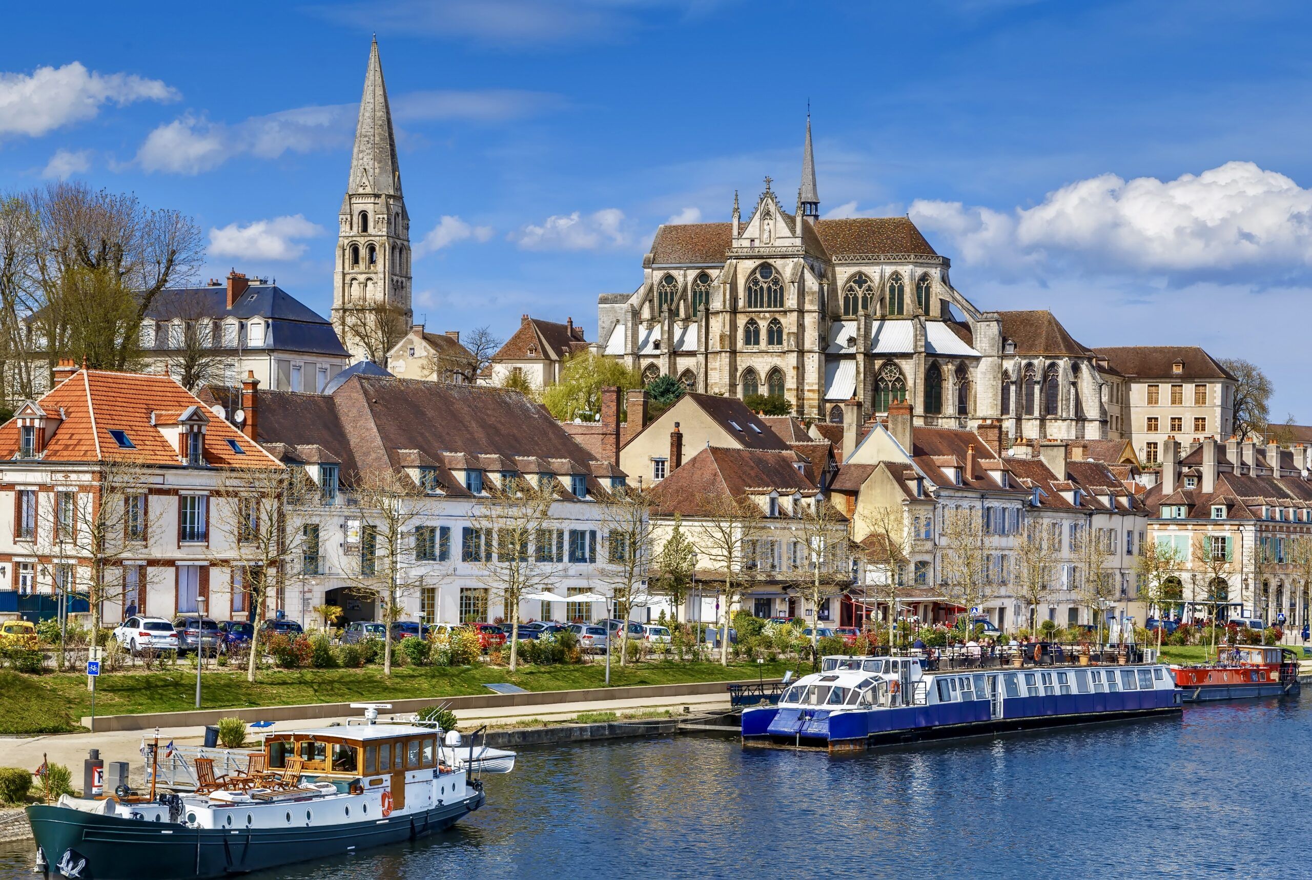 promenade in the Marin Quarter