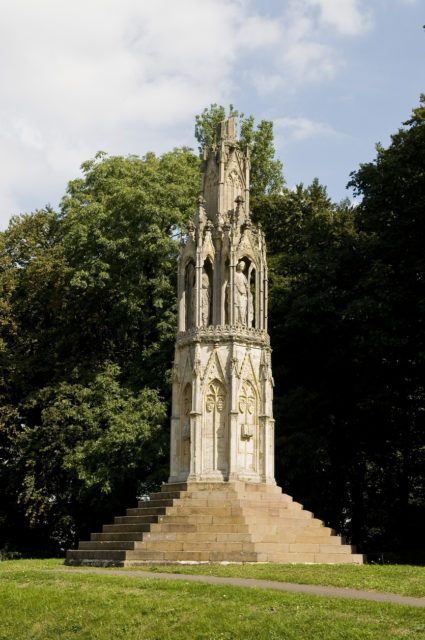 Eleanor Cross in Hardingstone Northampton
