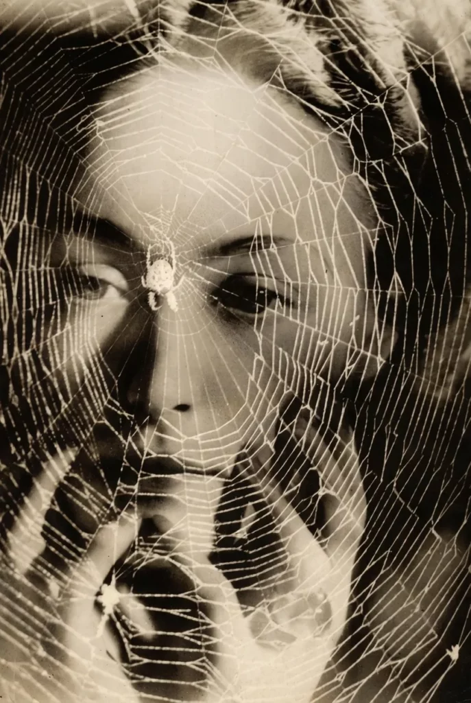 Maar, The years lie in wait for you, 1935