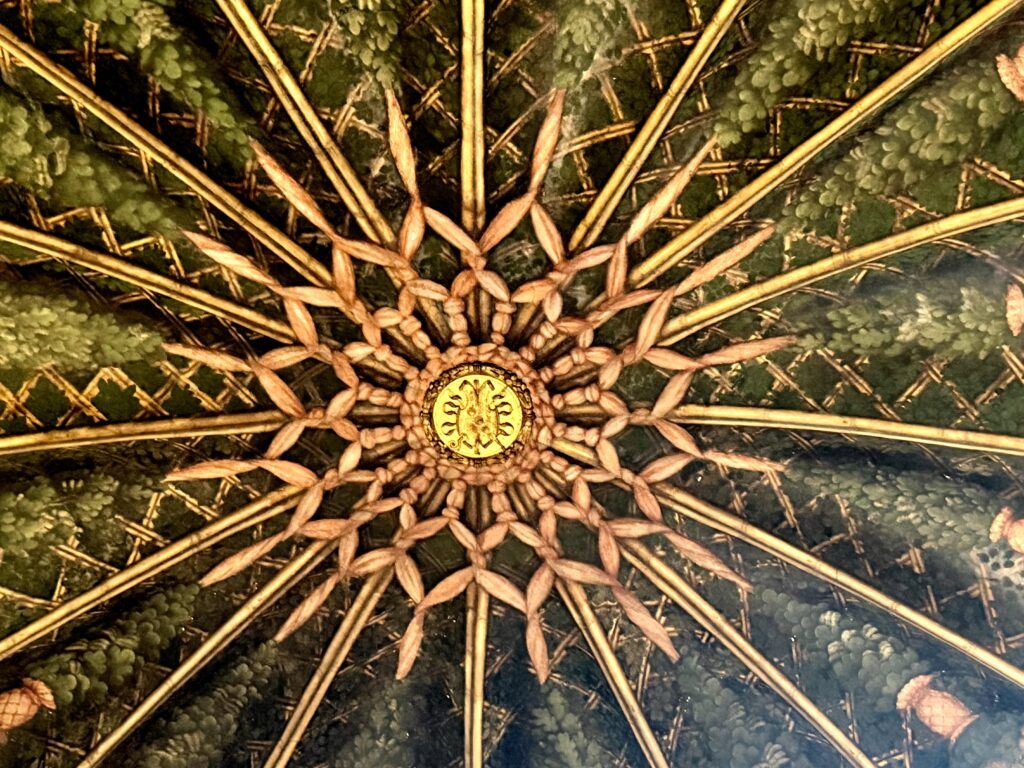 coat of arms at the apex of the Camera di San Paolo