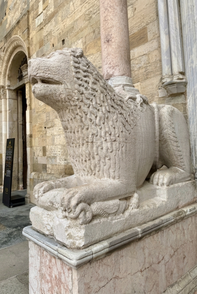lion column at the entrance