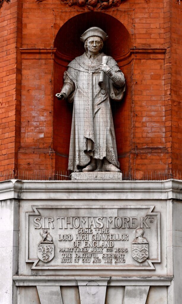 statue of More in London