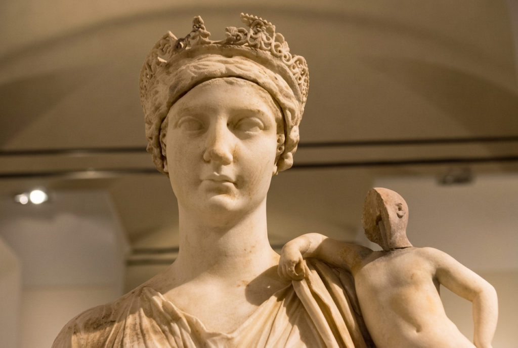 statue of Antonia